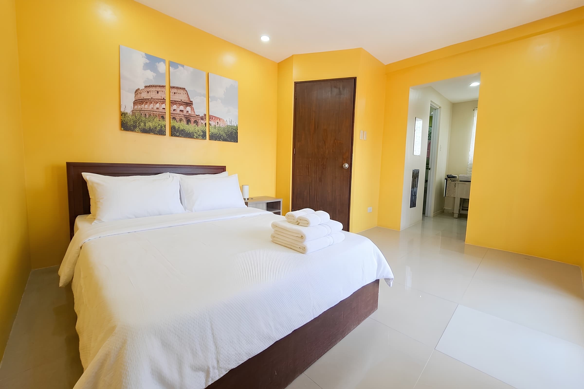 Yellow Room at Juwan’s Place